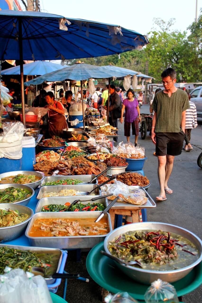 7 Tips to Eat Street Food Safely in Thailand