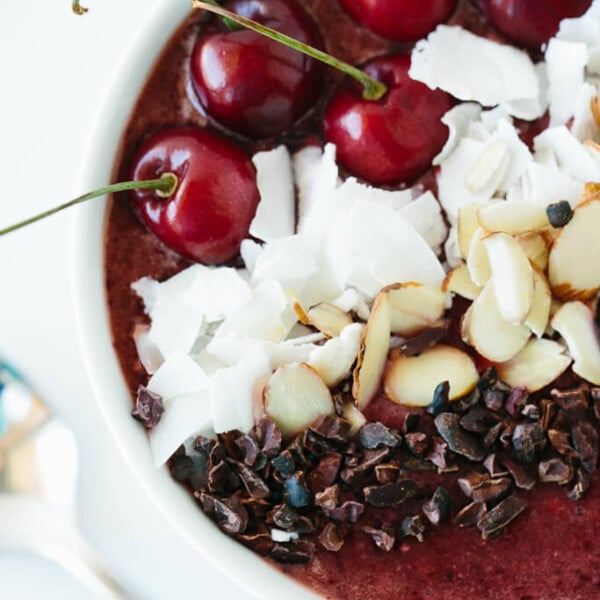 (gluten-free) Dark Cherry Smoothie Bowl