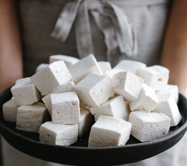These healthy, paleo-friendly homemade marshmallows use honey or maple syrup instead of corn syrup and high-quality gelatin.