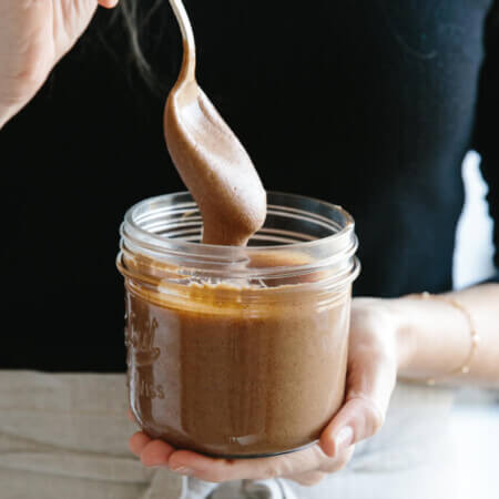 Homemade almond butter is healthy, delicious and super easy to make. It only takes one minute with a Vitamix - watch the video to see for yourself!