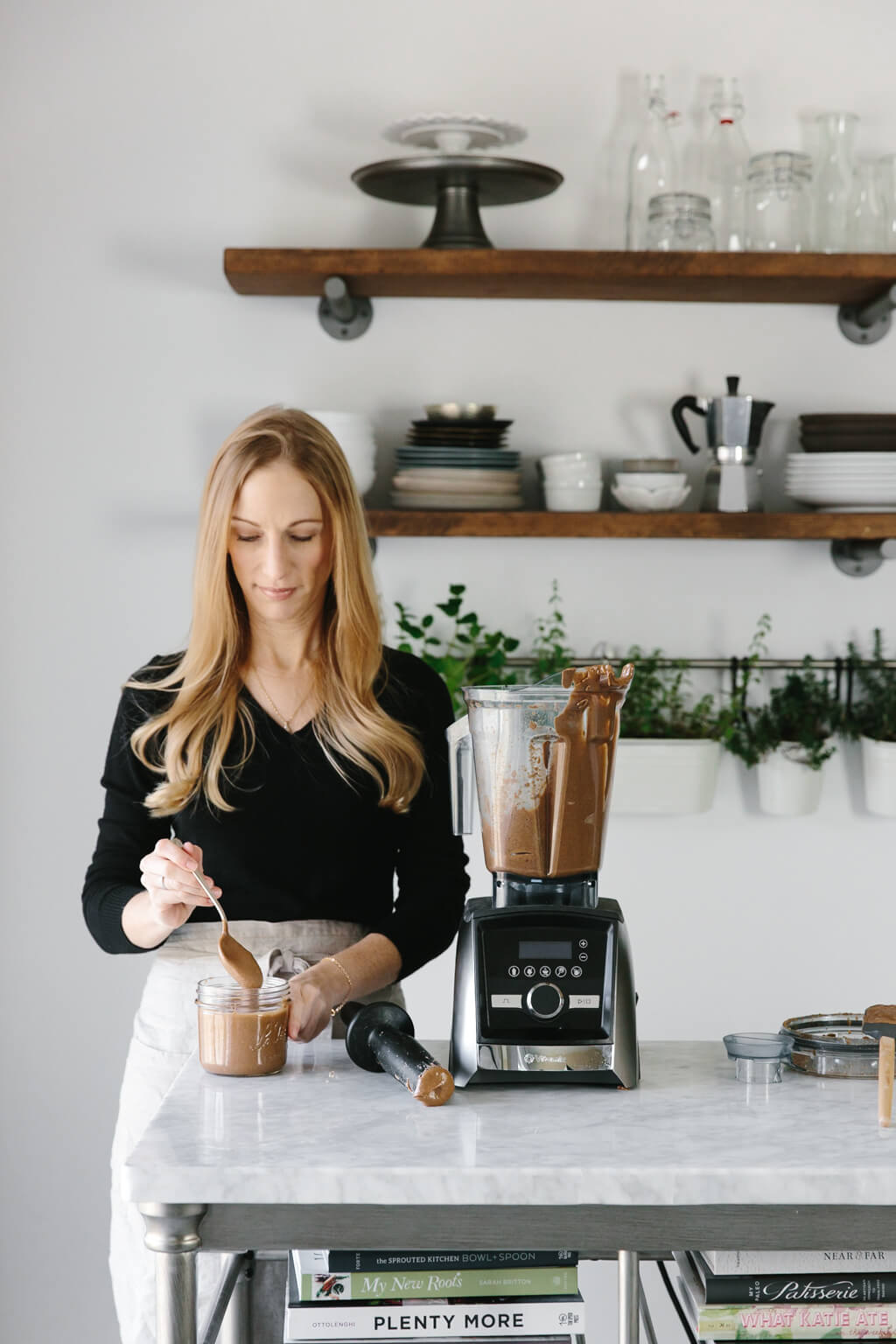 https://downshiftology.com/wp-content/uploads/2017/01/Homemade-Almond-Butter-in-a-Vitamix-18.jpg