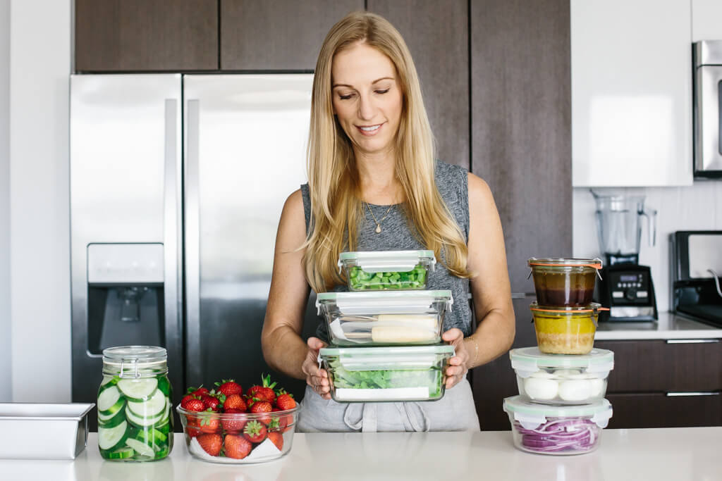 Have an endless supply of light and fresh meals throughout the summer with this new meal prep plan. Today I'm showing you how to turn 10 ingredients into delicious smoothies, vibrant salads and satiating snacks.