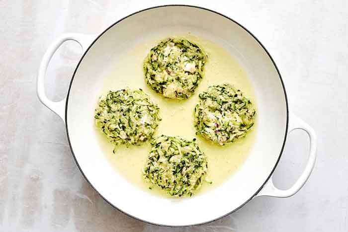 How to make zucchini fritters in a pan.