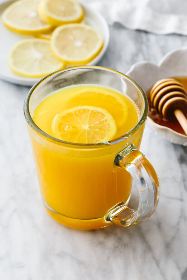 Easy Turmeric Tea - Downshiftology