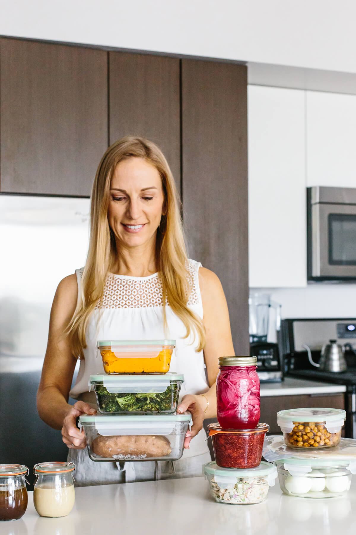 This budget meal prep shows that healthy eating doesn't have to break the bank. Turn 11 prepped ingredients into 7 meals that costs just $3! Holding containers for budget meal prep
