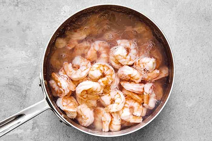 Boiling shrimp in a pot.