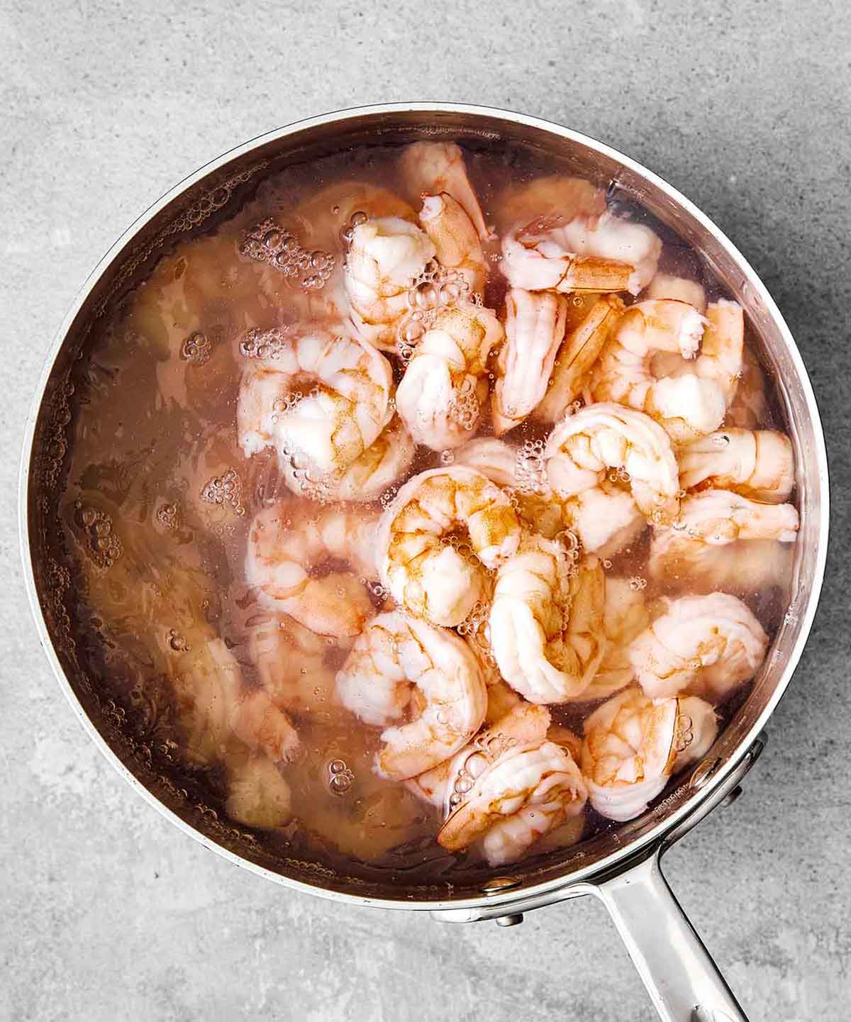 Boiling shrimp in a pot.