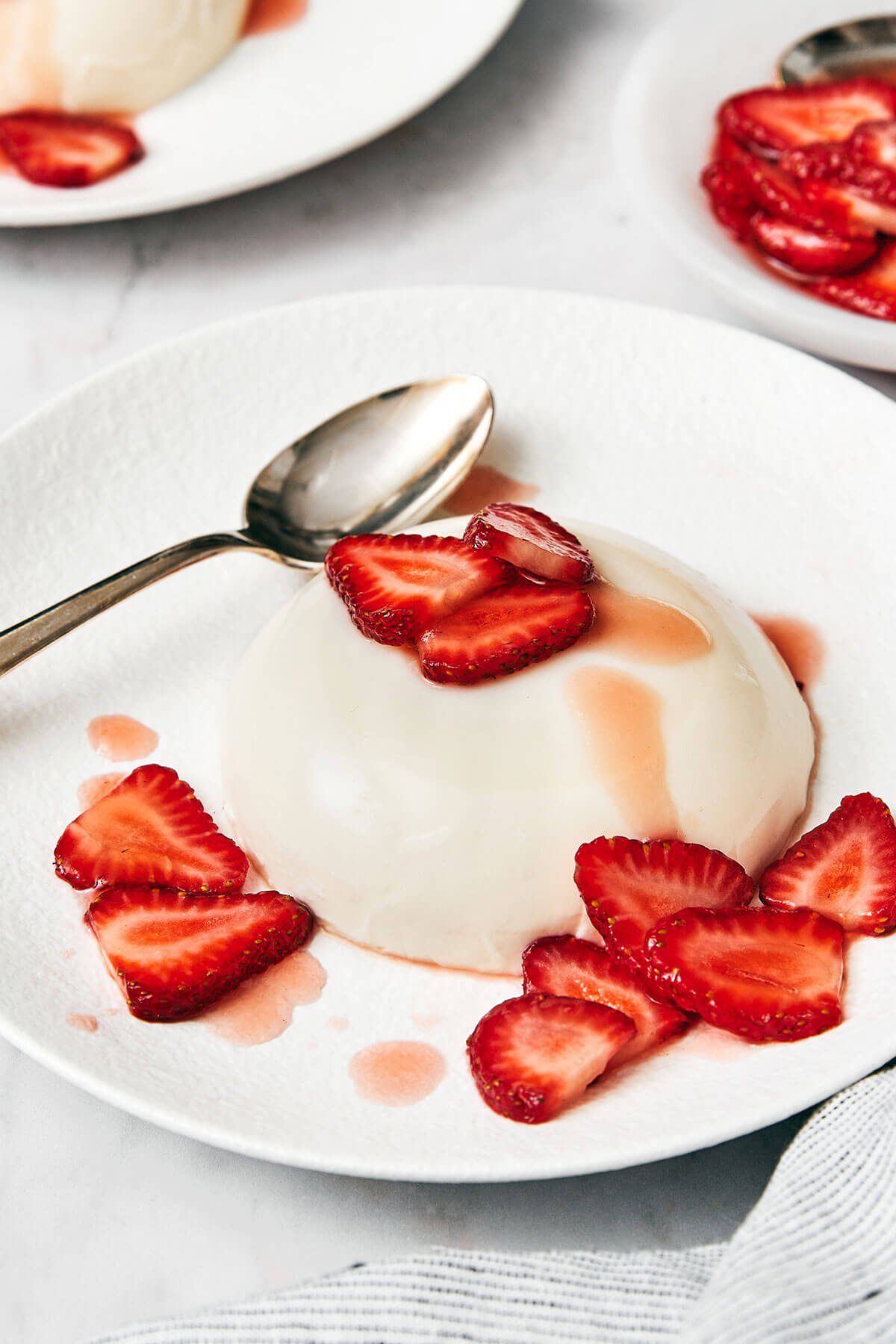 Panna cotta with strawberries