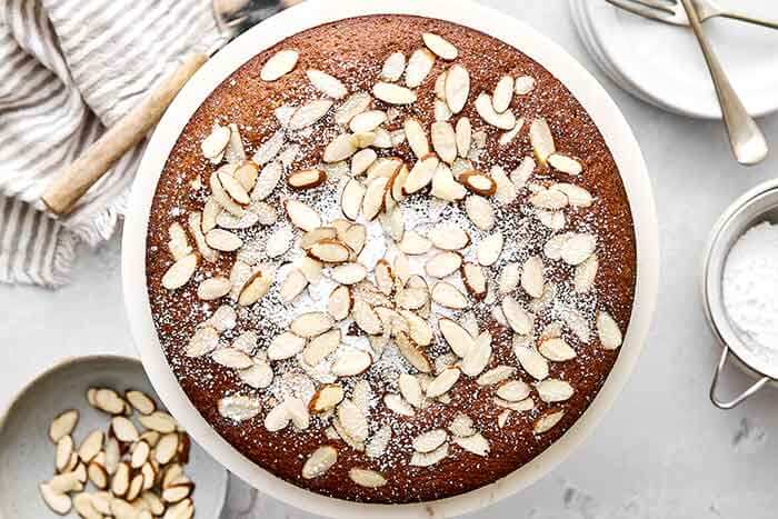 How to make almond cake.