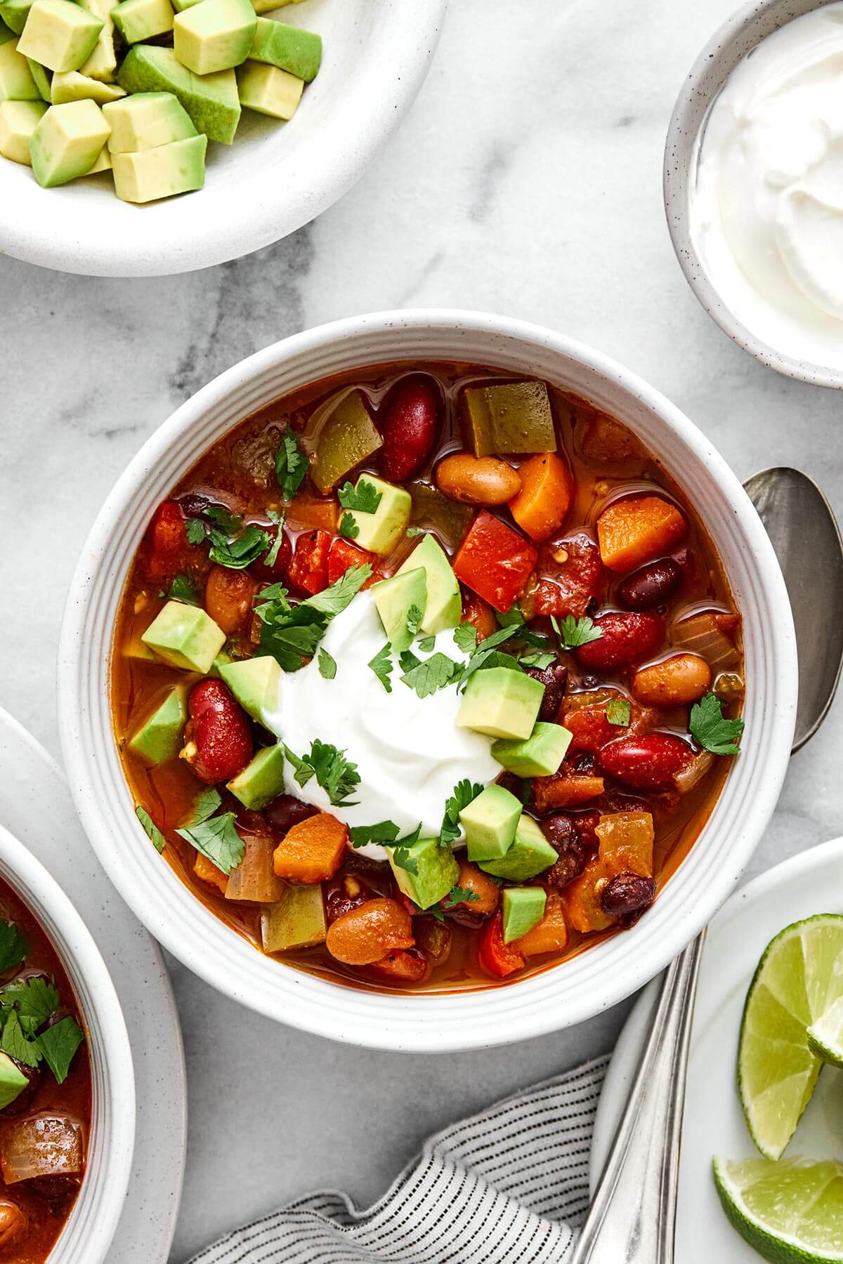 This vegetarian chili is a top-notch meatless dinner with layers of good-for-you vegetables, hearty beans, and warming spices! A bowl of vegetarian chili.