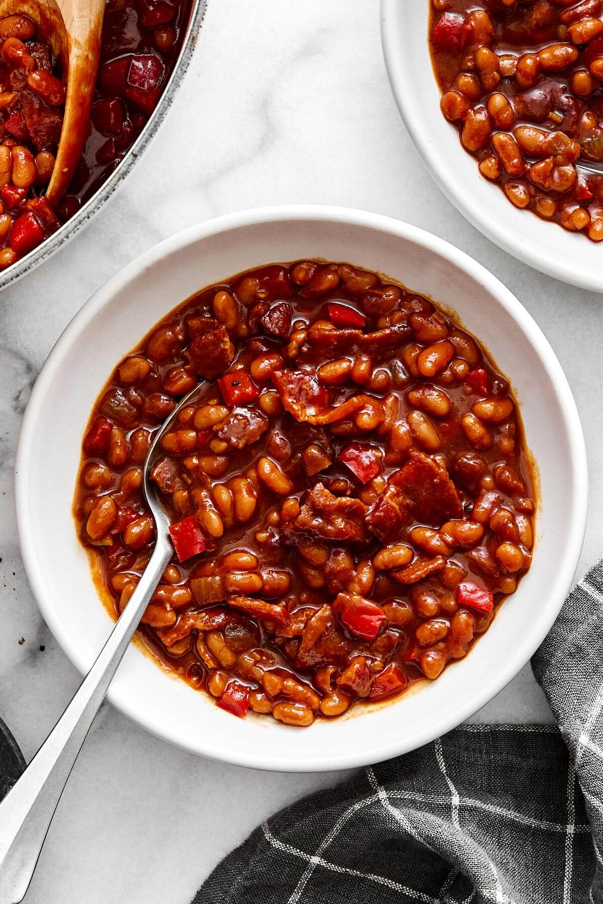 A bowl of baked beans.