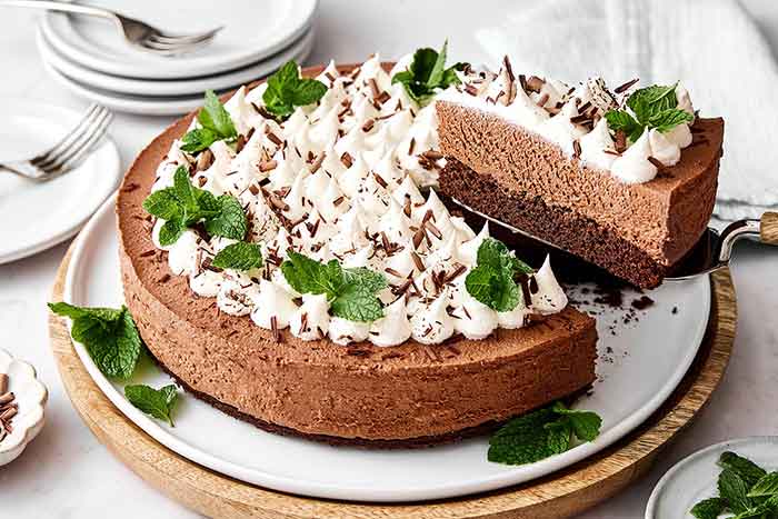 How to make mint chocolate mousse cake.