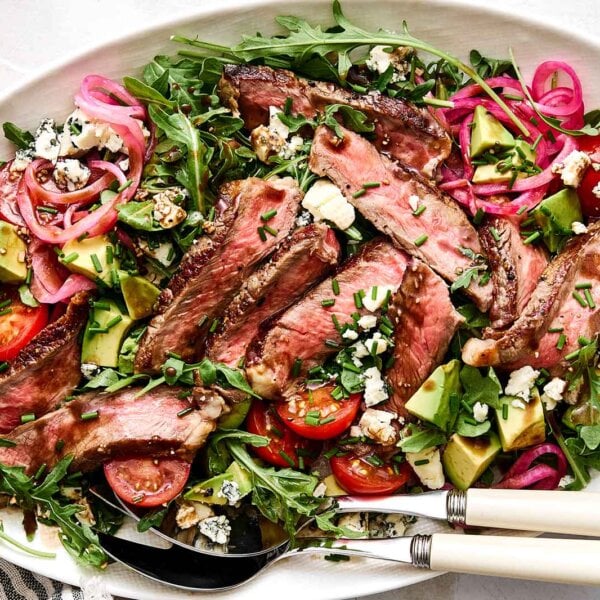 Steak salad recipe in a platter.