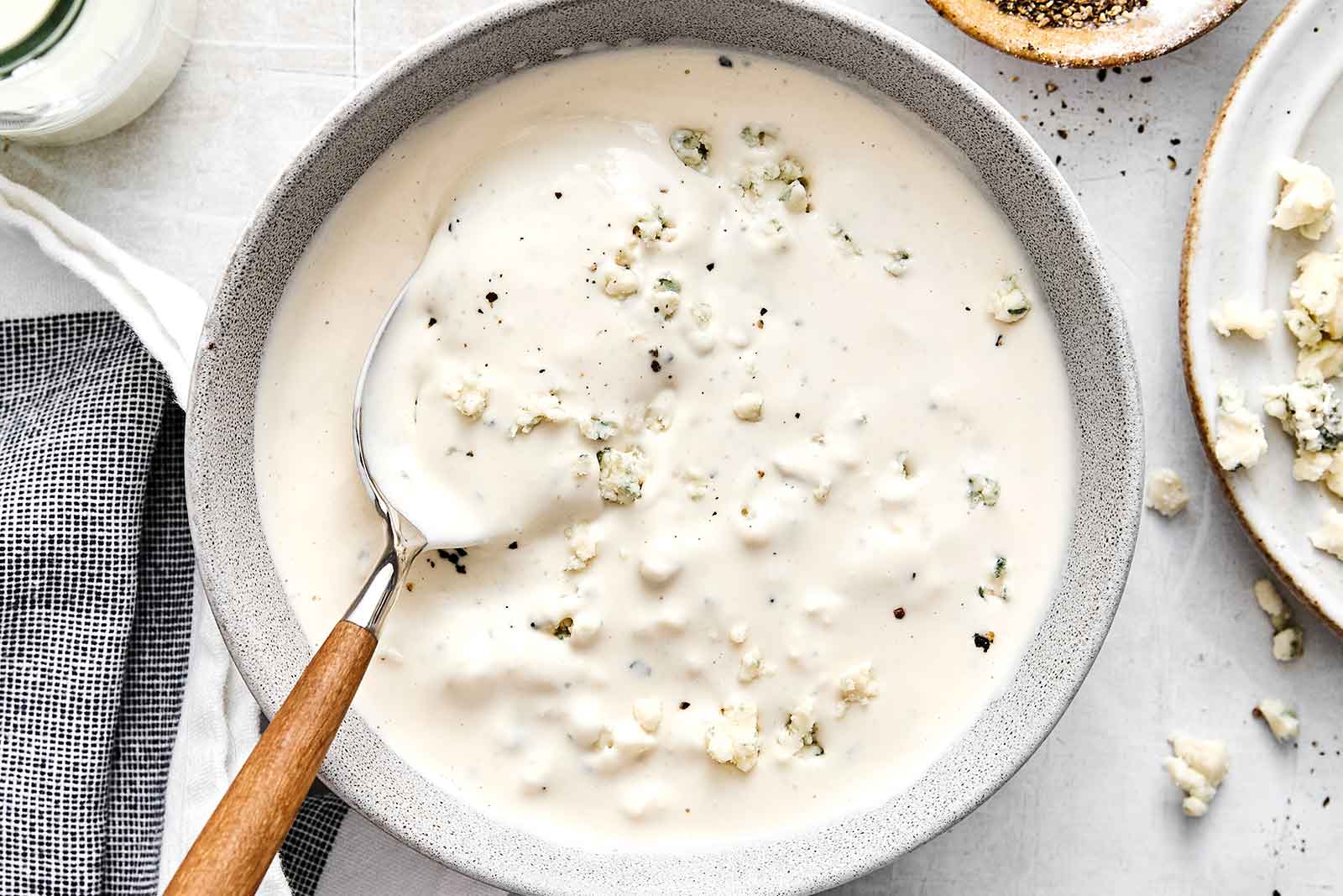 Blue Cheese Dressing (Classic Steakhouse-Style)